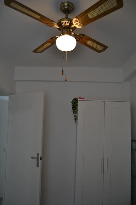 Cozy And Well Connected Apartment Seville Exterior photo