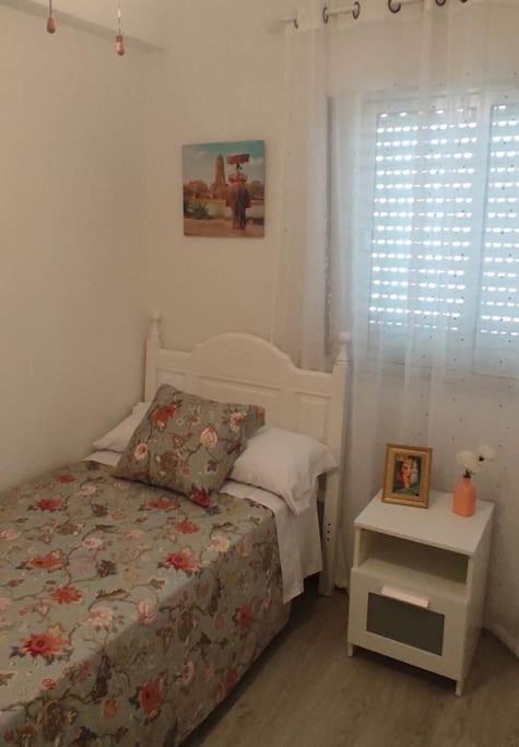 Cozy And Well Connected Apartment Seville Exterior photo