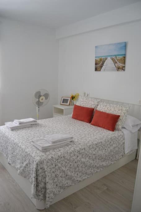 Cozy And Well Connected Apartment Seville Exterior photo