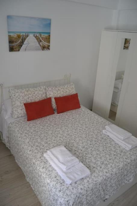 Cozy And Well Connected Apartment Seville Exterior photo